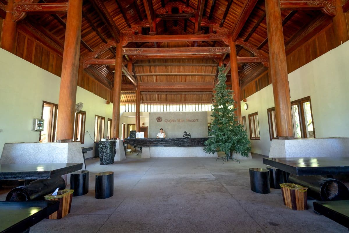 Luxury hotel lobby with discreet air conditioning installation