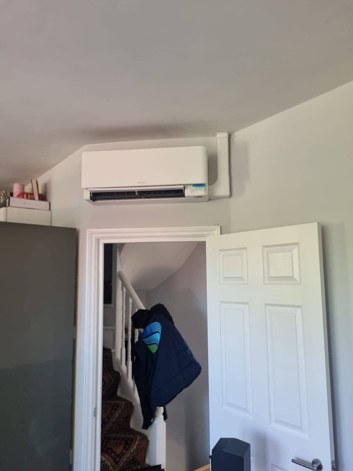 Daikin Stylish with condensate pump - clean installation