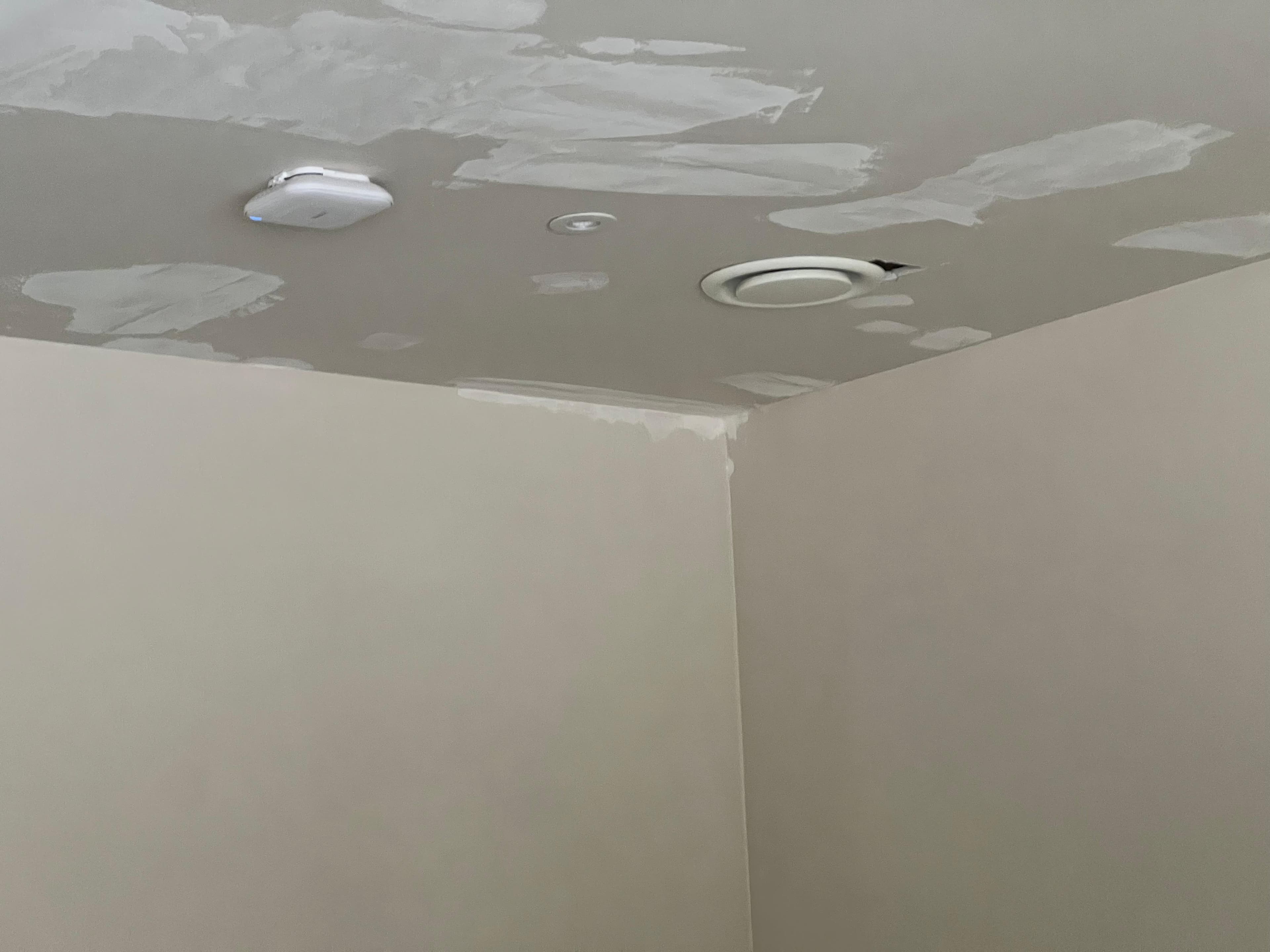 Circular ceiling vent for ducted AC system - flush ceiling finish